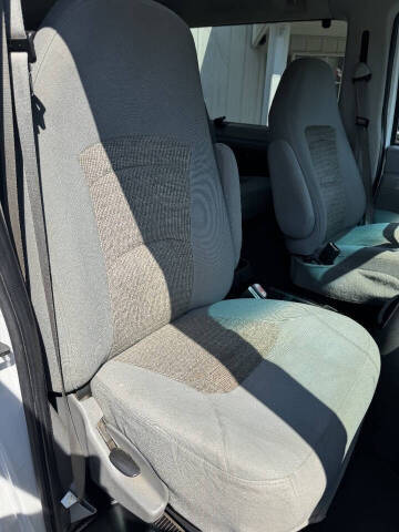 2005 Ford E-Series E-350 SD XLT