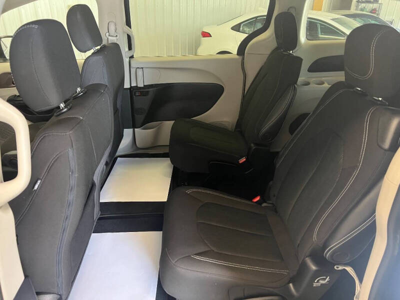2021 Chrysler Voyager LX