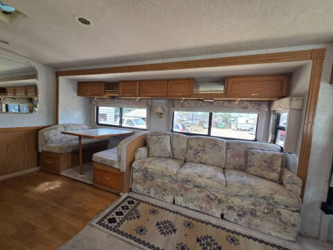 2000 Winnebago Adventure