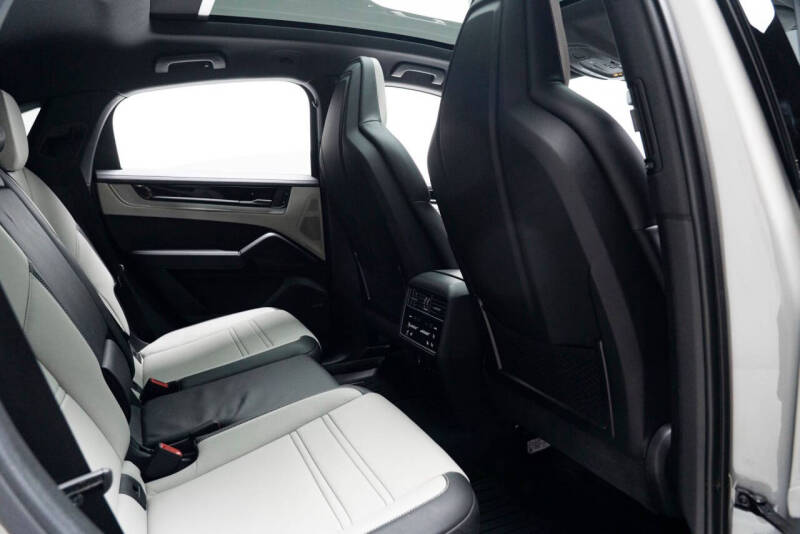 2024 Porsche Cayenne Coupe