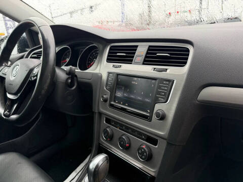 2017 Volkswagen Golf TSI Wolfsburg Edition