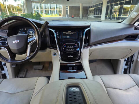 2017 Cadillac Escalade Luxury