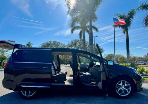 2017 Chrysler Pacifica Touring-L Plus