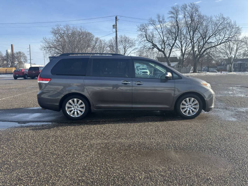 2014 Toyota Sienna Limited 7-Passenger