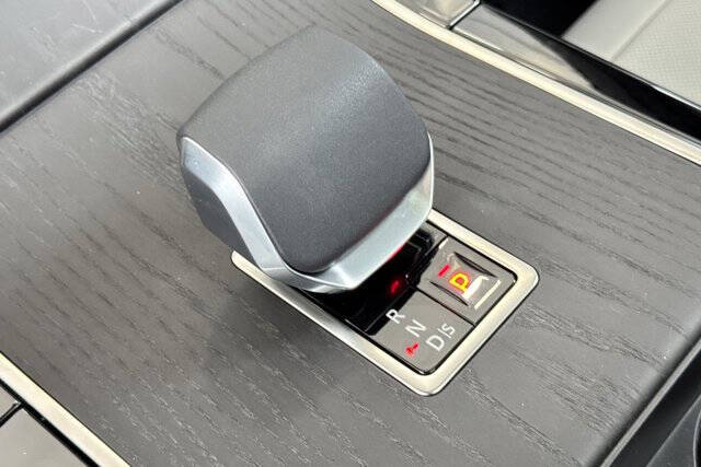 2026 Land Rover Range Rover Velar P250 Dynamic SE