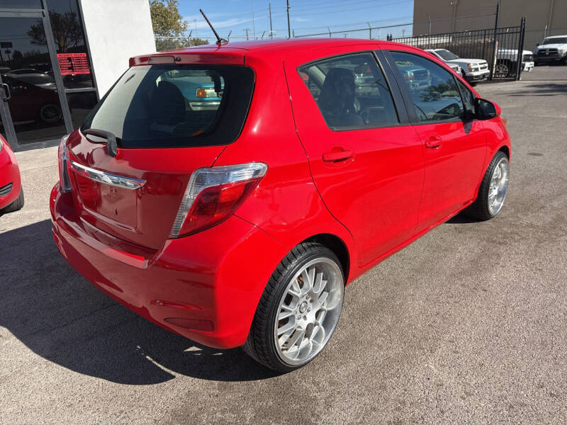 2013 Toyota Yaris 5-Door SE
