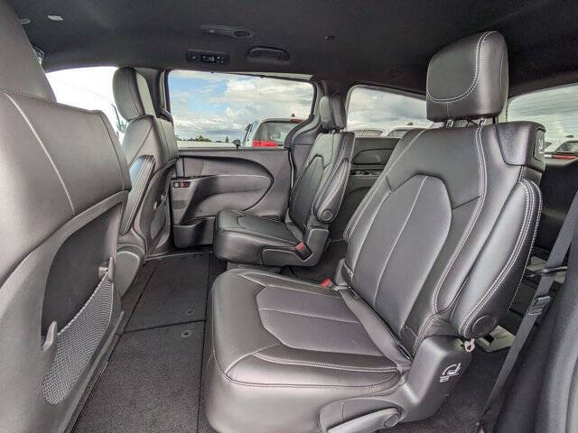 2026 Chrysler Voyager LX