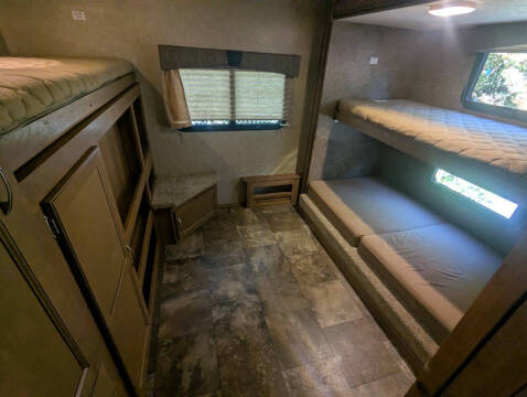2015 Coachmen RV Apex 300BHS / 34ft