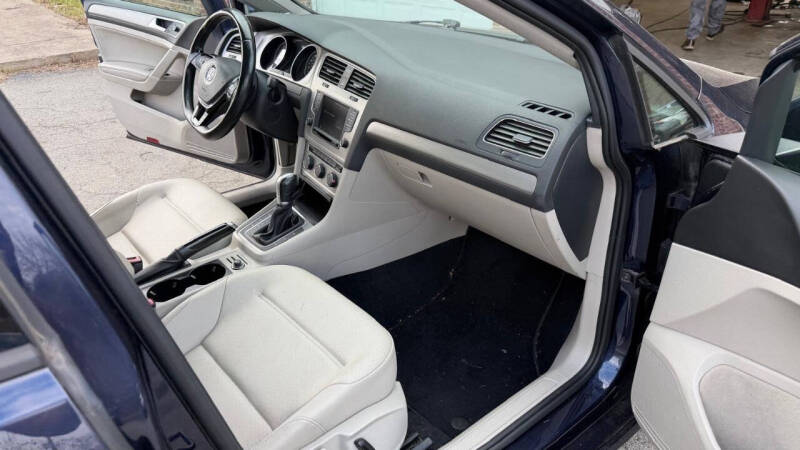 2017 Volkswagen Golf TSI SE