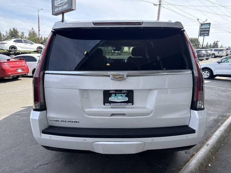 2018 Cadillac Escalade Luxury