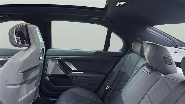 2025 BMW 7 Series 760i xDrive