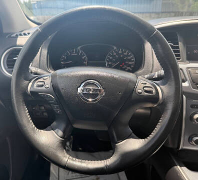 2017 Nissan Pathfinder SL