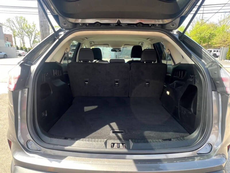 2023 Ford Edge SE