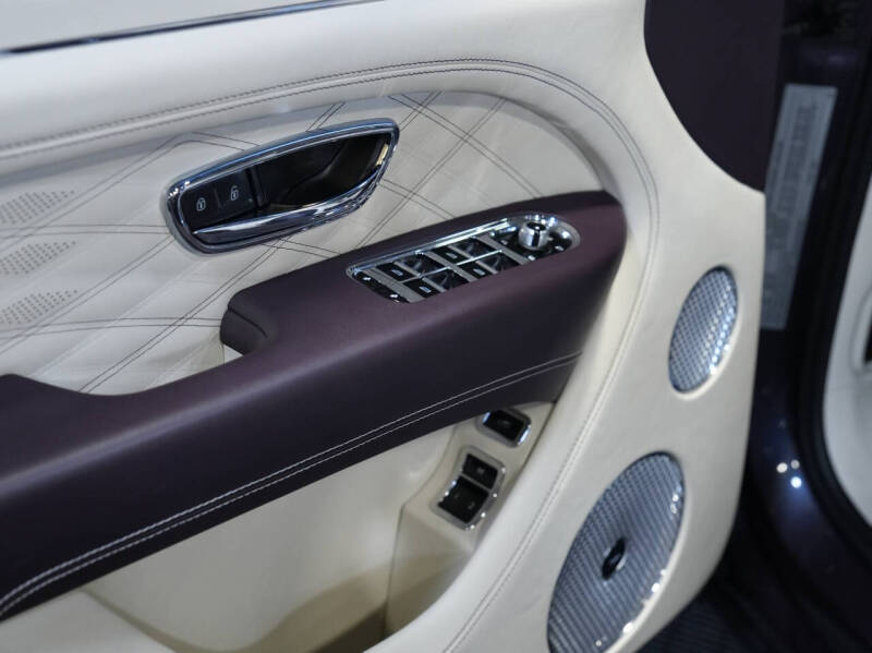 2023 Bentley Bentayga EWB