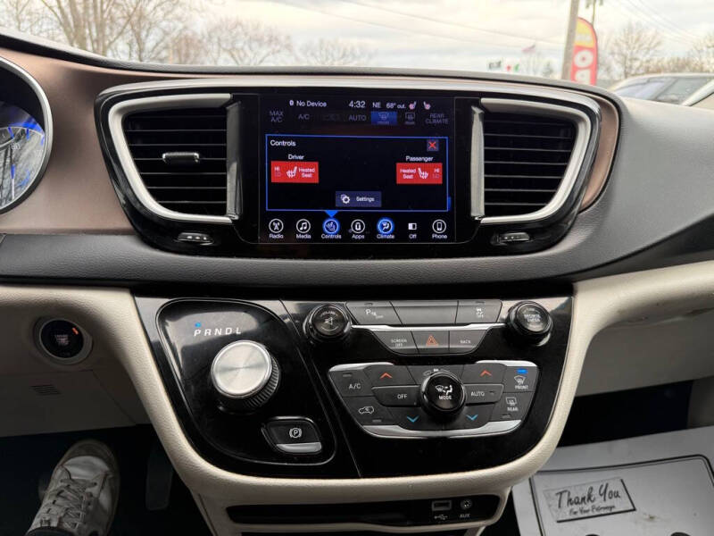 2017 Chrysler Pacifica Touring-L