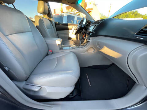 2013 Toyota Highlander SE