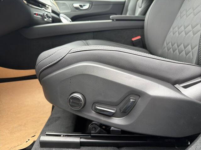 2026 Volvo XC60 T8 Plus