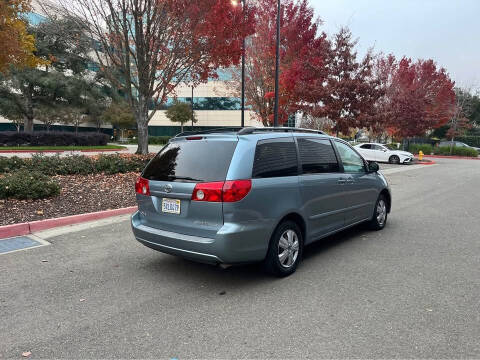 2006 Toyota Sienna LE 8 Passenger