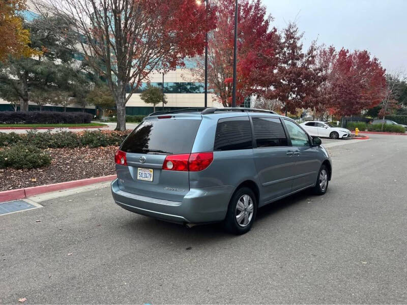 2006 Toyota Sienna LE 8 Passenger