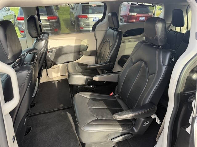 2017 Chrysler Pacifica Touring-L Plus