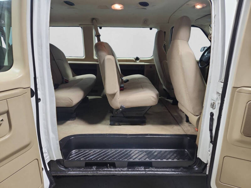 2011 Ford E-Series E-350 SD XLT