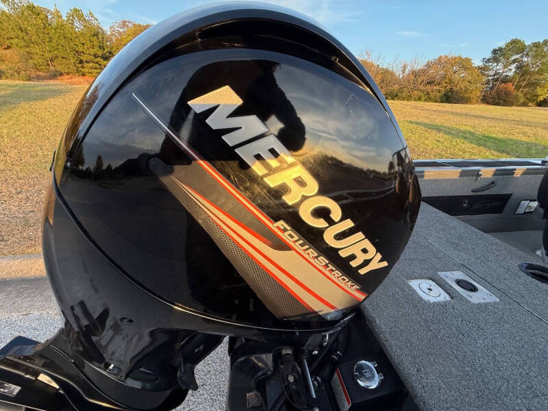 2018 Tracker TARGA V18 W/T