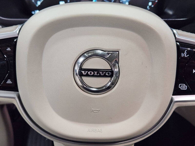 2022 Volvo XC90 T6 Inscription 6-Passenger