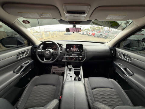 2025 Nissan Pathfinder S
