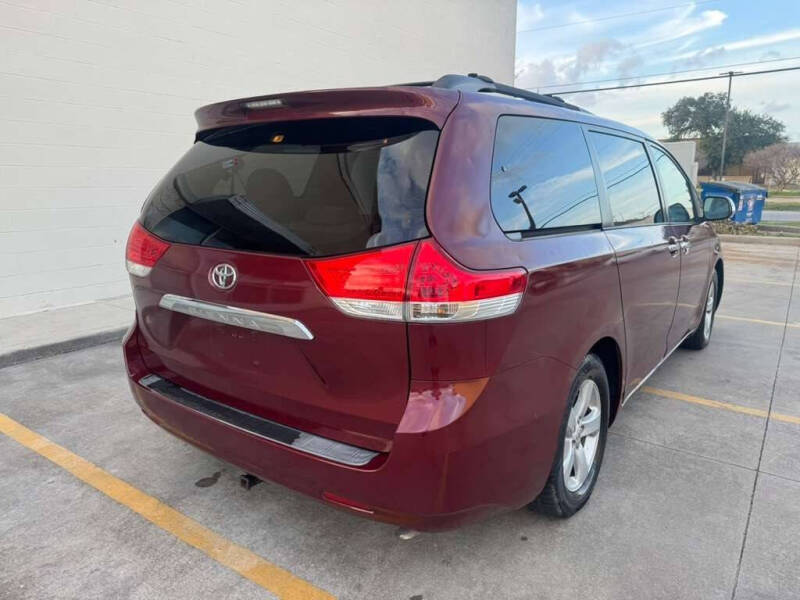 2011 Toyota Sienna LE 8-Passenger