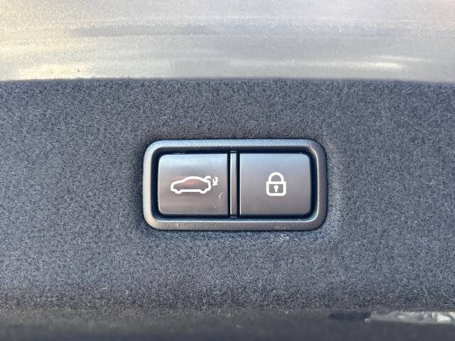 2018 Genesis G90