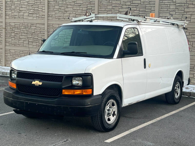 2008 Chevrolet Express Cargo Work Van photo 3