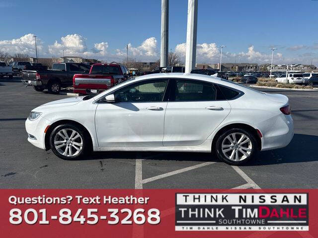 White 2016 Chrysler 200 Limited Limited 4dr Sedan 2