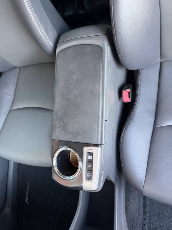 2013 Toyota Prius v Five