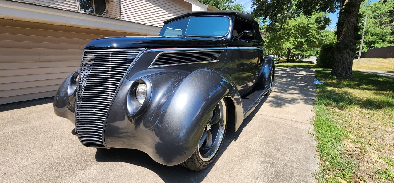 1937 Ford Roadster 4