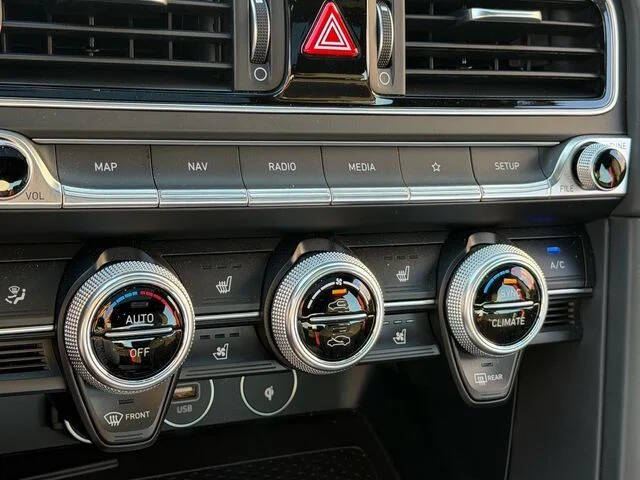 2023 Genesis G70