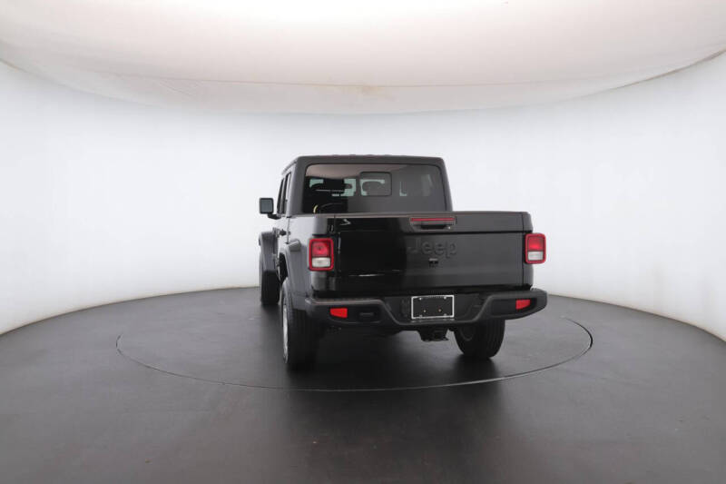 2022 Jeep Gladiator Sport