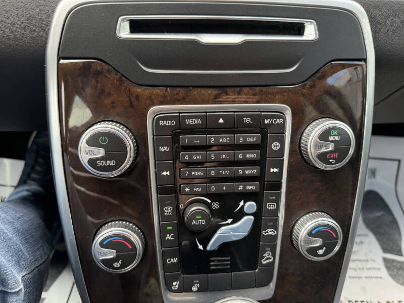 2016 Volvo XC70 T5 Premier