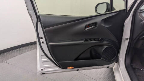 2022 Toyota Prius LE