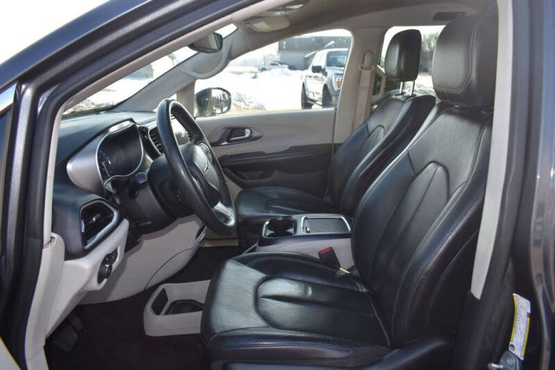 2022 Chrysler Pacifica Touring L