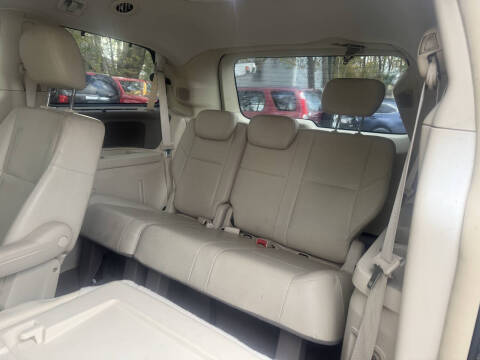 2010 Volkswagen Routan SE