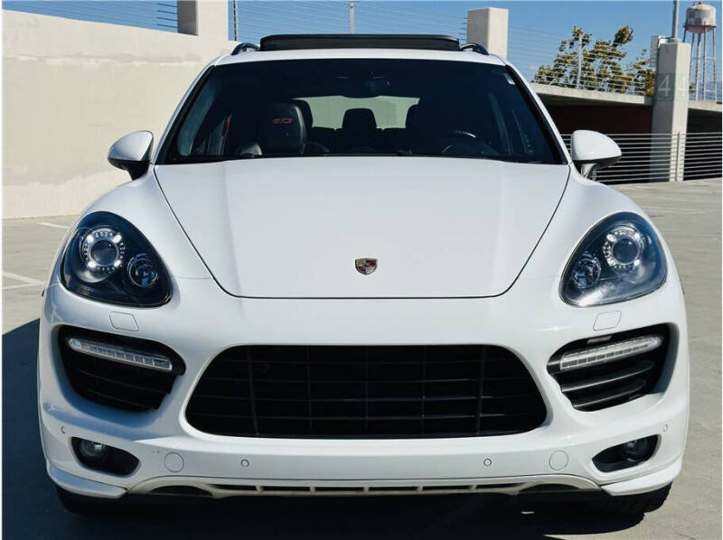 2013 Porsche Cayenne GTS