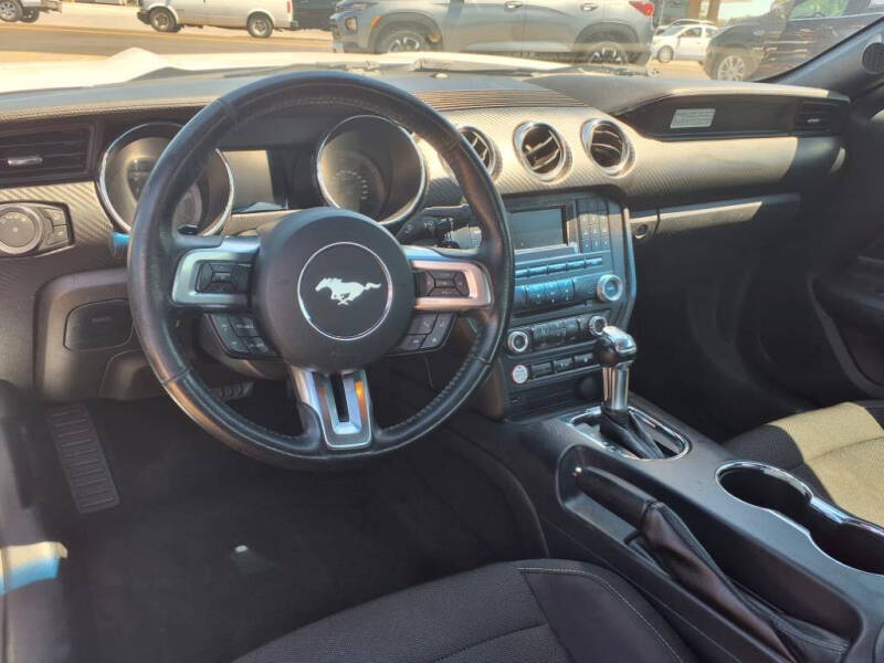 2016 Ford Mustang V6