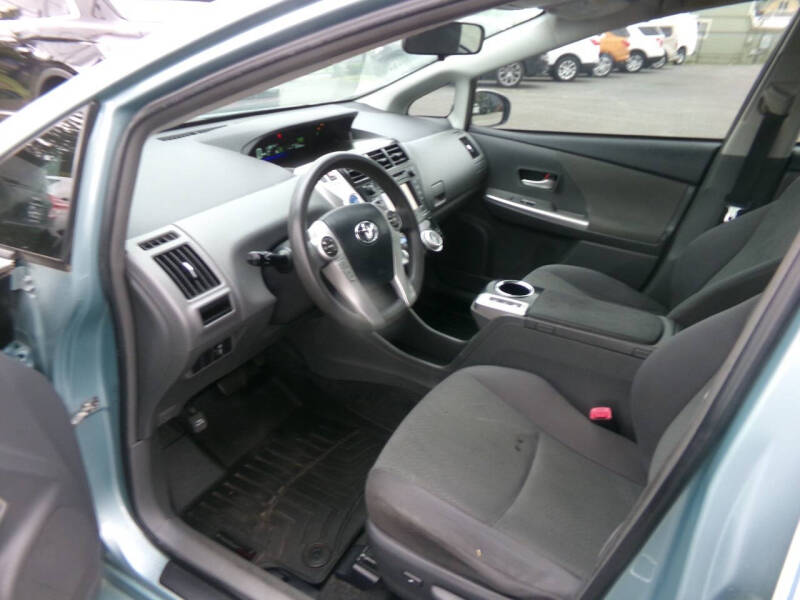 2014 Toyota Prius v Two