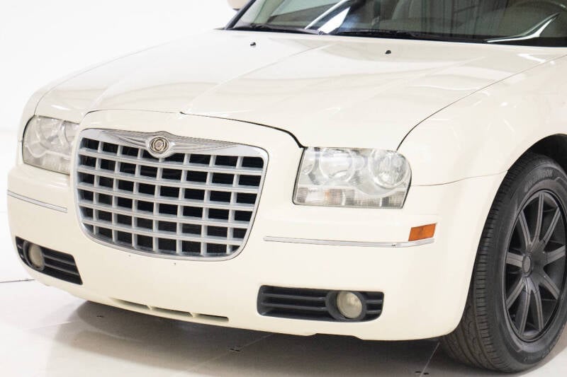 2008 Chrysler 300 Limited photo 12