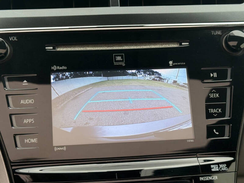 2017 Toyota Prius v Five