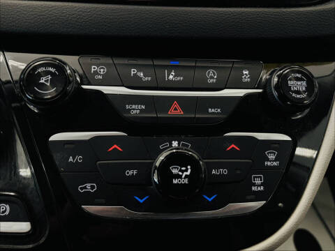 2017 Chrysler Pacifica Touring-L Plus