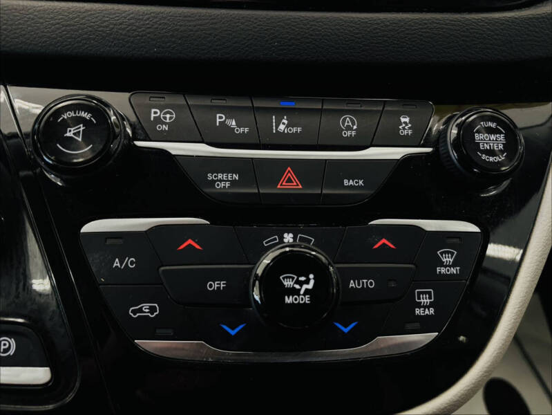 2017 Chrysler Pacifica Touring-L Plus