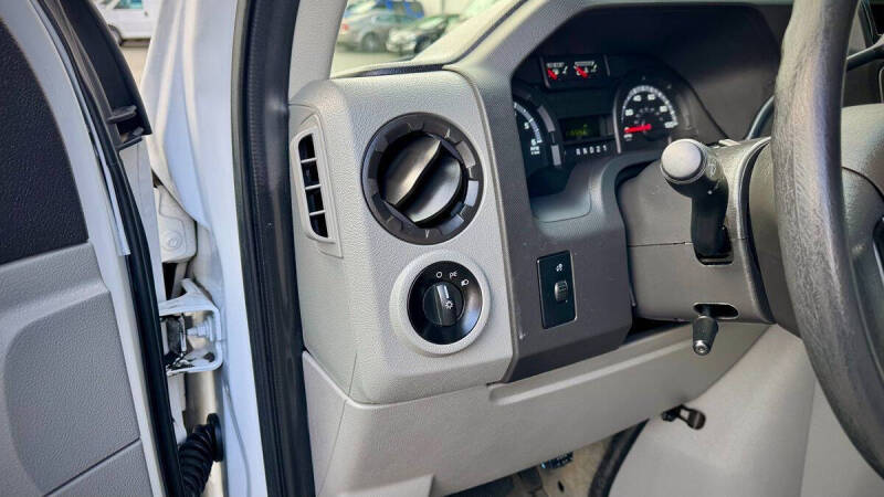 2013 Ford E-Series E-350 SD XLT