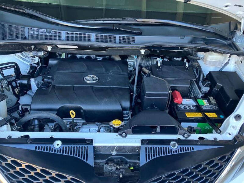 2011 Toyota Sienna SE 8-Passenger