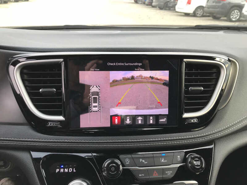 2026 Chrysler Pacifica Select
